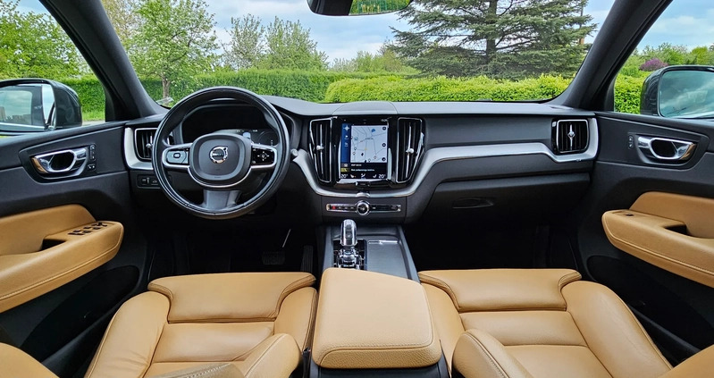 Volvo XC 60 cena 158301 przebieg: 122000, rok produkcji 2017 z Kraków małe 742